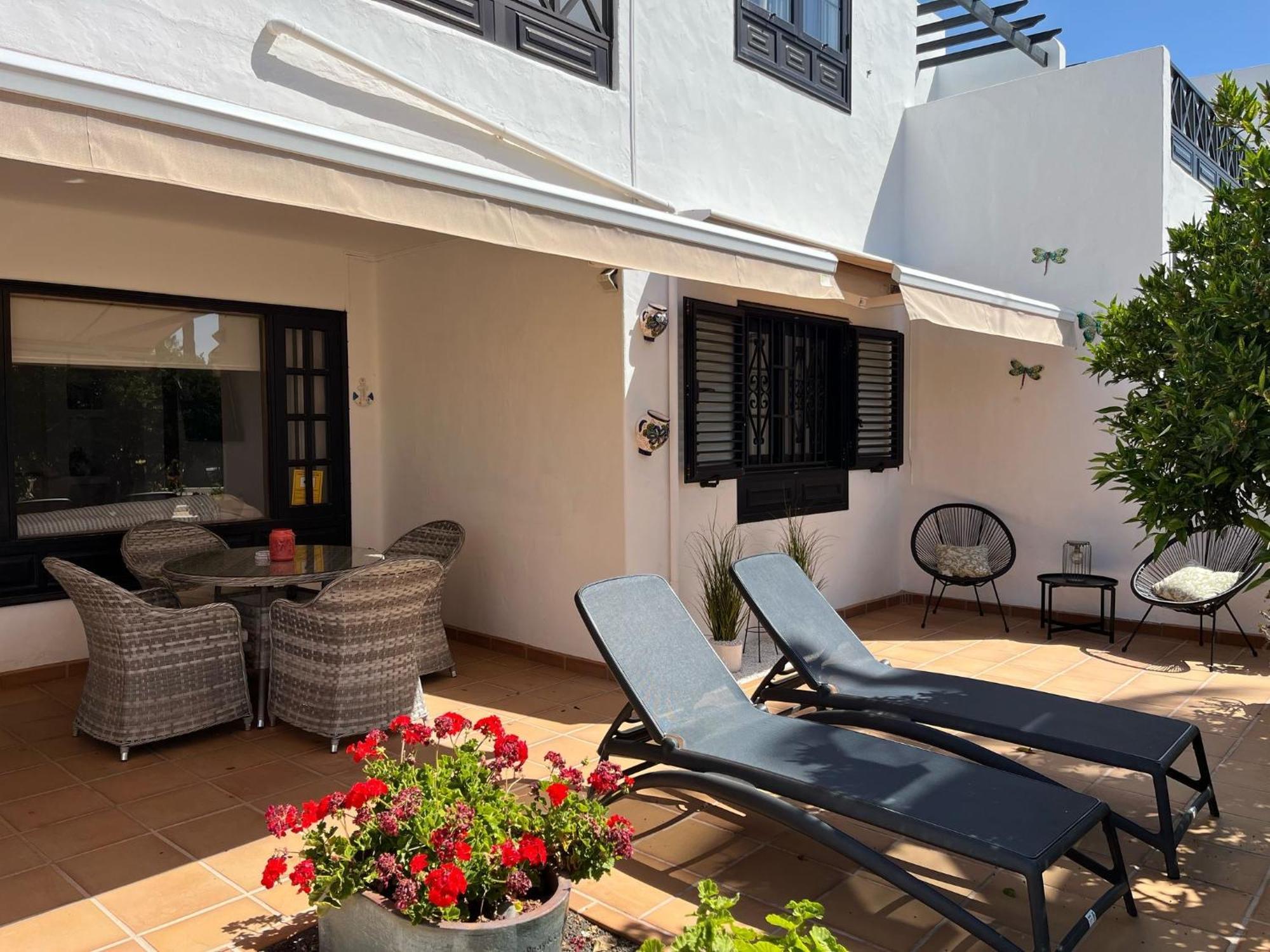 Casa Mo, 2 Bedroom Close To The Puerto del Carmen (Lanzarote)